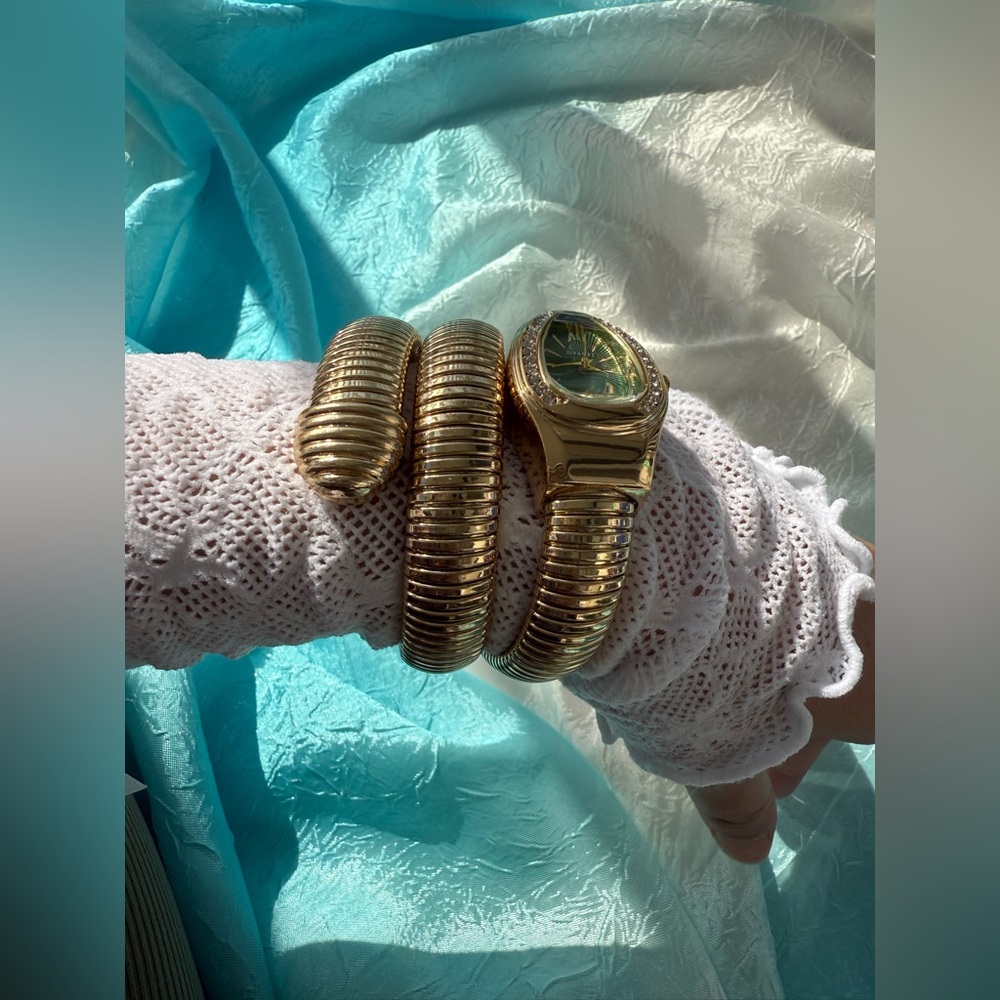 Serpenti Elegant Gold Wrap Women's Watch - Picture 12 of 16